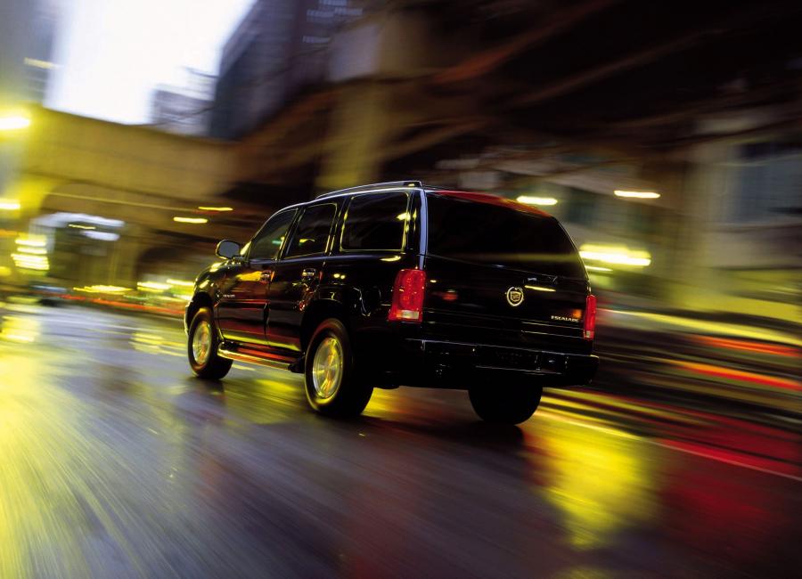  Cadillac Escalade 2002 года  (фото 18 из 47)